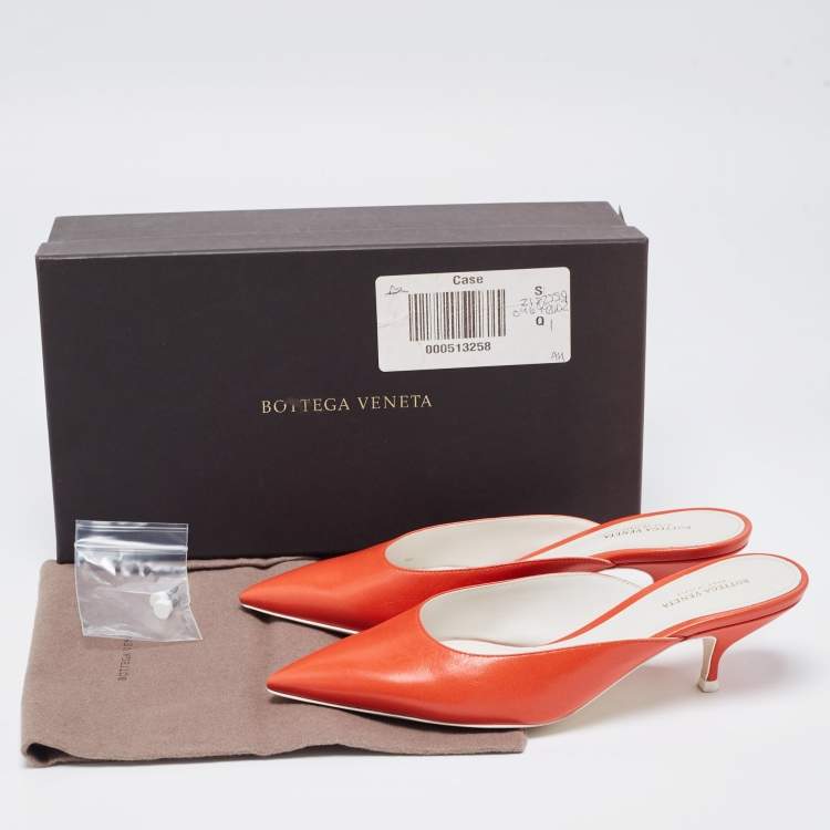 مملوكة مسبقًا Bottega Veneta Orange Leather Mules Size 37