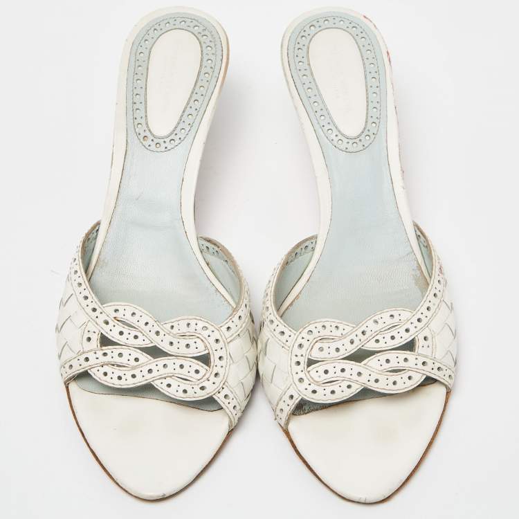 Pre Owned Bottega Veneta White Perforated Intrecciato Leather Slide Sandals Size 40.5