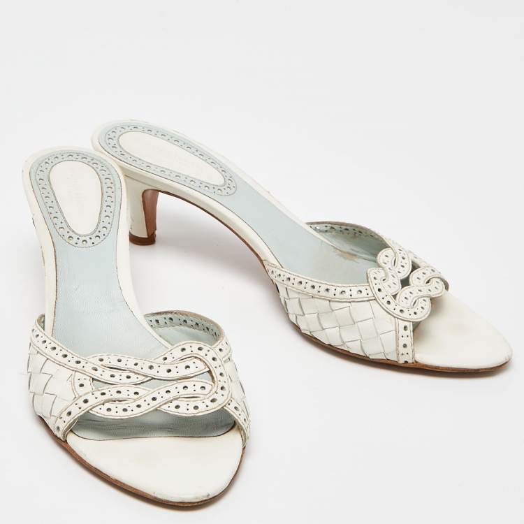 Pre Owned Bottega Veneta White Perforated Intrecciato Leather Slide Sandals Size 40.5