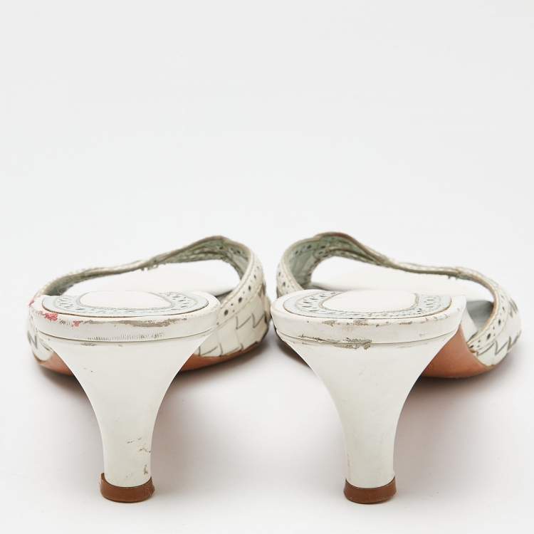 Pre Owned Bottega Veneta White Perforated Intrecciato Leather Slide Sandals Size 40.5