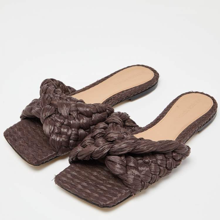 مملوكة مسبقًا Bottega Veneta Brown Woven Straw Lido Flat Slide Sandals Size 38