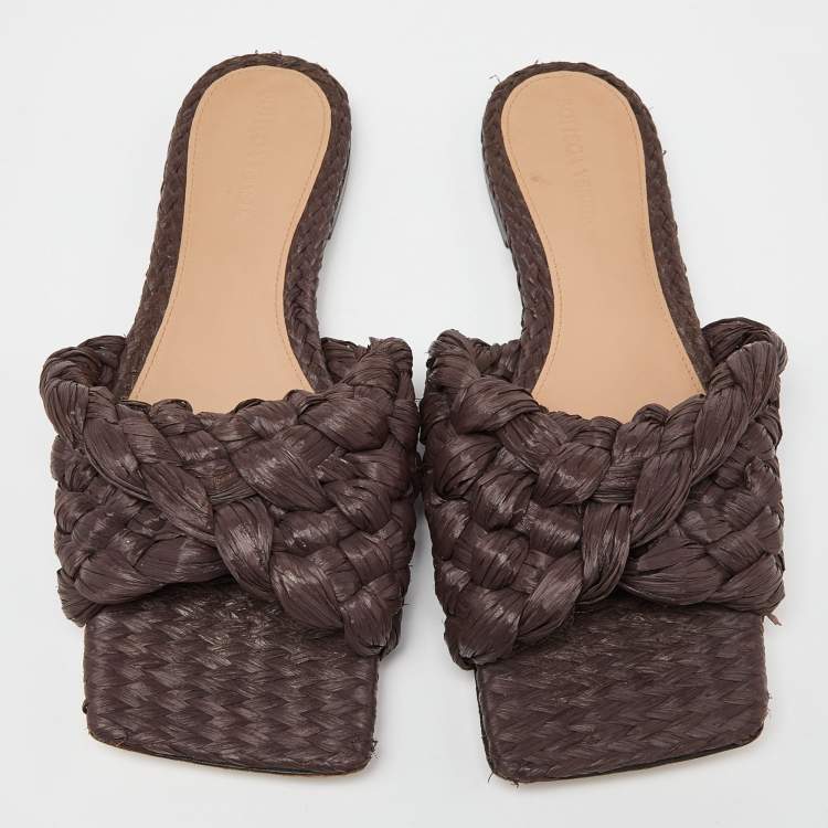 مملوكة مسبقًا Bottega Veneta Brown Woven Straw Lido Flat Slide Sandals Size 38