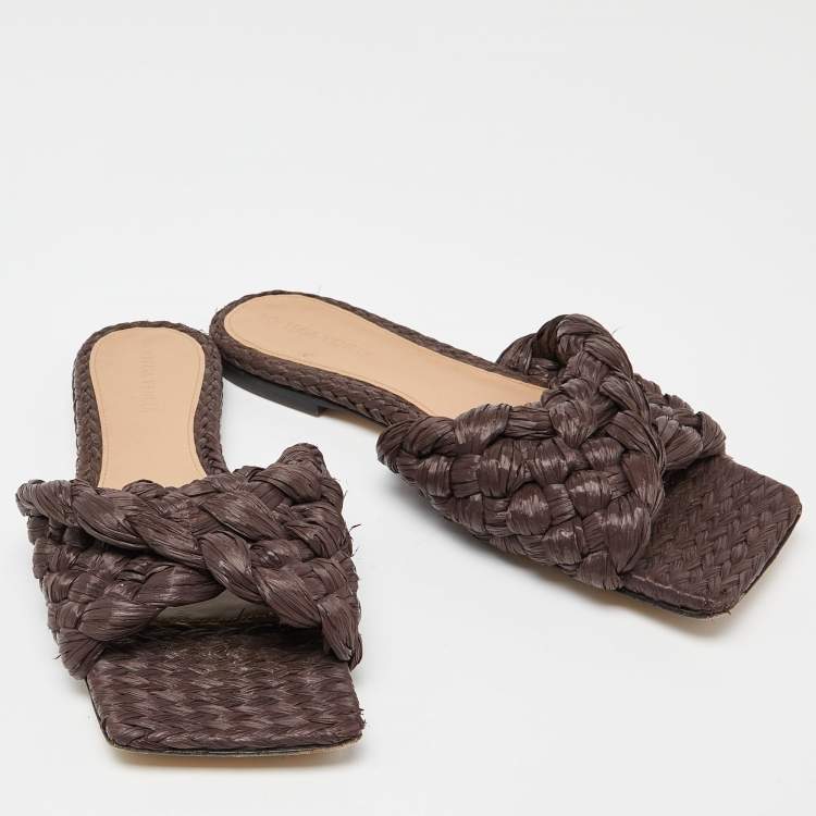 مملوكة مسبقًا Bottega Veneta Brown Woven Straw Lido Flat Slide Sandals Size 38
