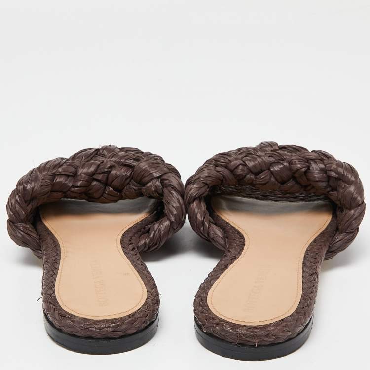 مملوكة مسبقًا Bottega Veneta Brown Woven Straw Lido Flat Slide Sandals Size 38