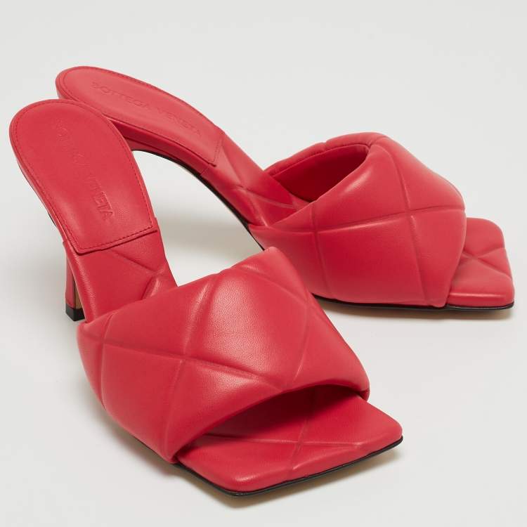 Pre Owned Bottega Veneta Pink Quilted Leather Lido Slide Sandals Size 36