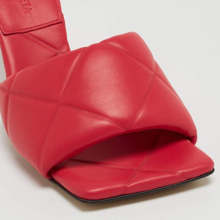 Pre Owned Bottega Veneta Pink Quilted Leather Lido Slide Sandals Size 36
