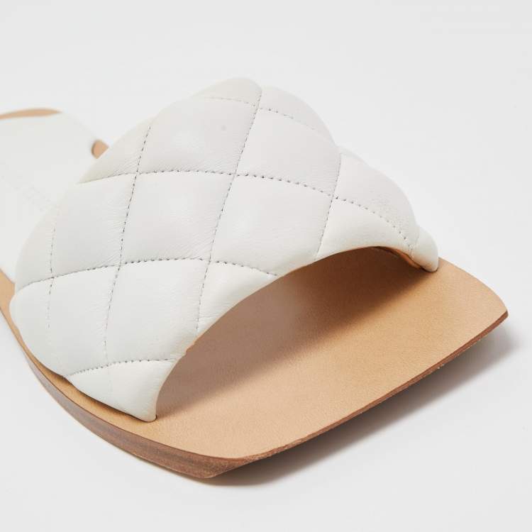 Pre Owned Bottega Veneta White Leather Lido Flat Slides Size 35.5