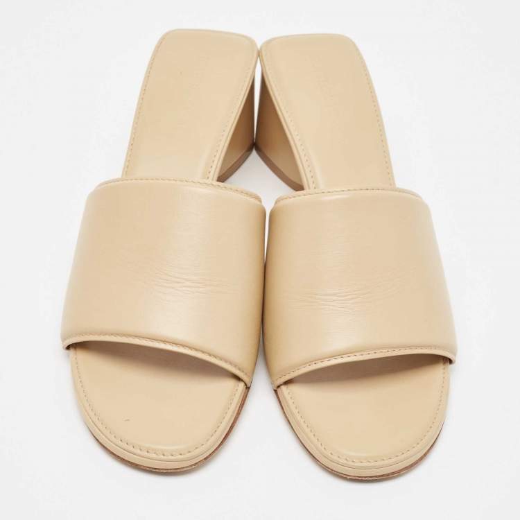 مملوكة مسبقًا Bottega Veneta Beige Leather Band Slide Sandals Size 38