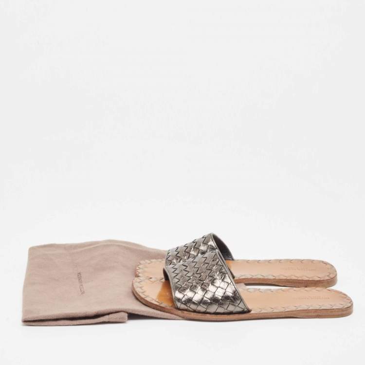 Pre Owned Bottega Veneta Metallic Leather Intrecciato Flat Slides Size 38.5