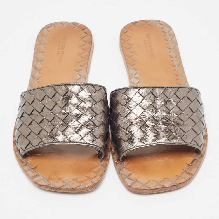 Pre Owned Bottega Veneta Metallic Leather Intrecciato Flat Slides Size 38.5