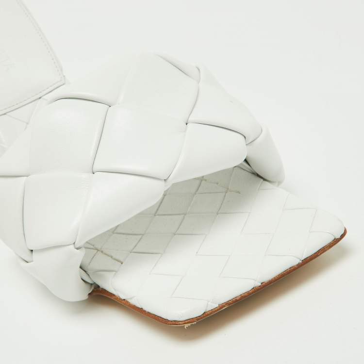 مملوكة مسبقًا Bottega Veneta White Leather Intrecciato Lido Slide Sandals Size 37.5