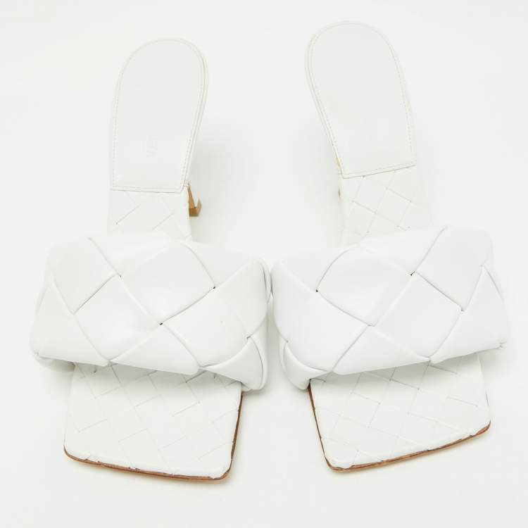 مملوكة مسبقًا Bottega Veneta White Leather Intrecciato Lido Slide Sandals Size 37.5