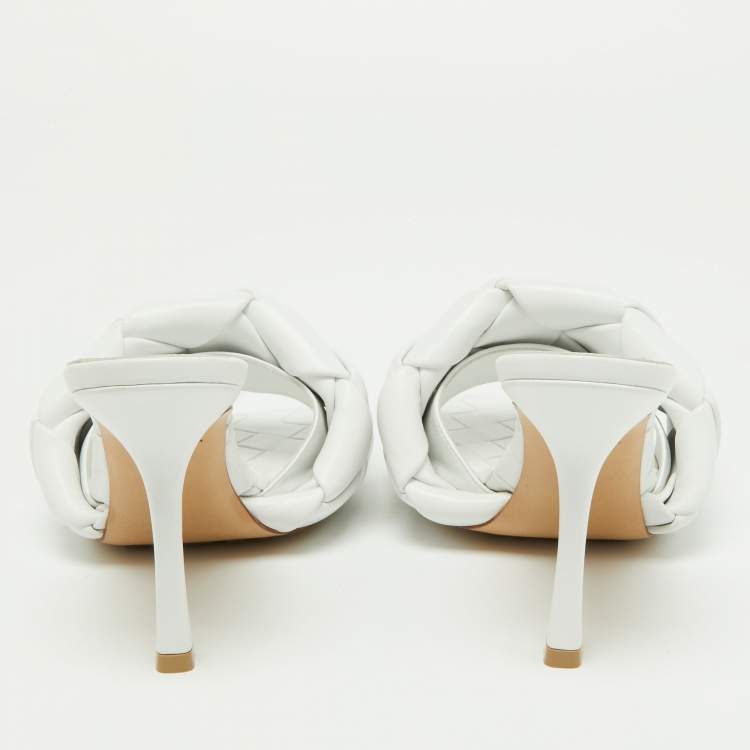 مملوكة مسبقًا Bottega Veneta White Leather Intrecciato Lido Slide Sandals Size 37.5