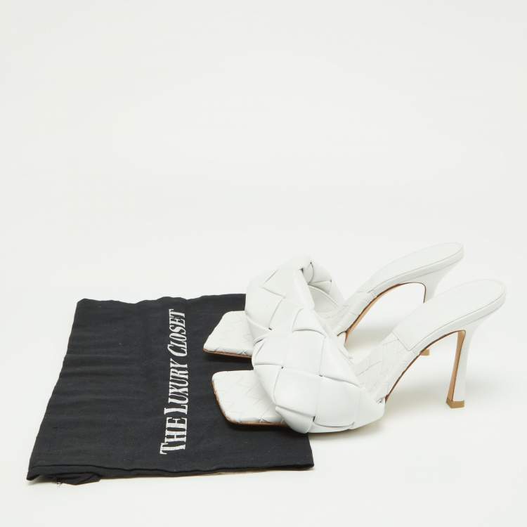 مملوكة مسبقًا Bottega Veneta White Leather Intrecciato Lido Slide Sandals Size 37.5