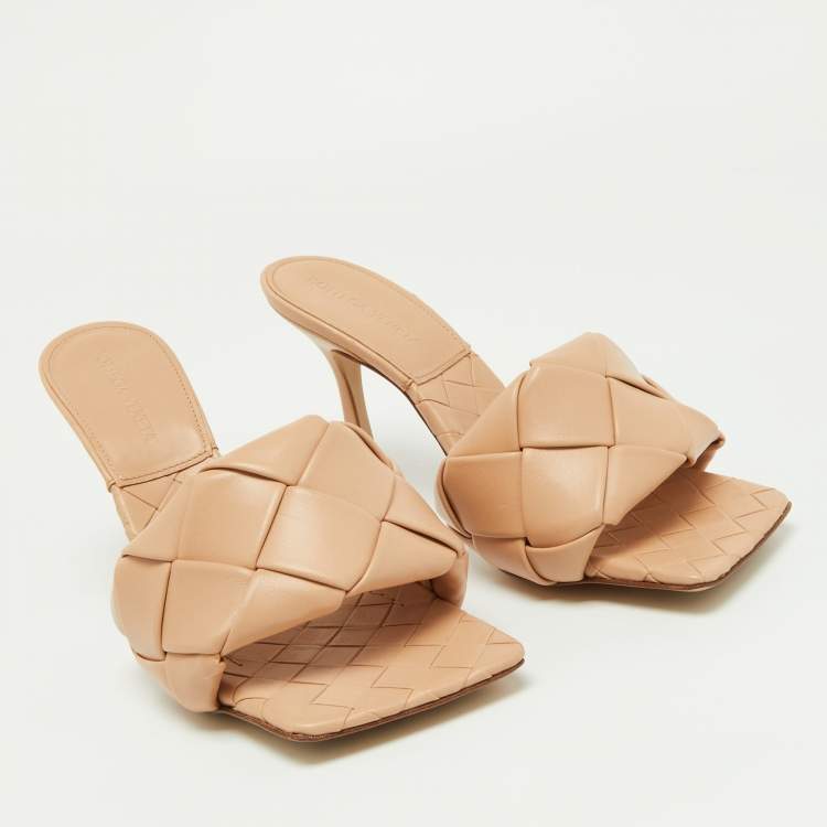 مملوكة مسبقًا Bottega Veneta Beige Intrecciato Leather Lido Slides Size 37.5