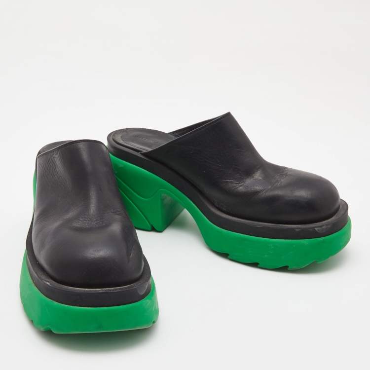 Pre Owned Bottega Veneta Black Leather Flash Mules Size 39