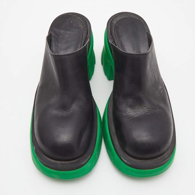 Pre Owned Bottega Veneta Black Leather Flash Mules Size 39