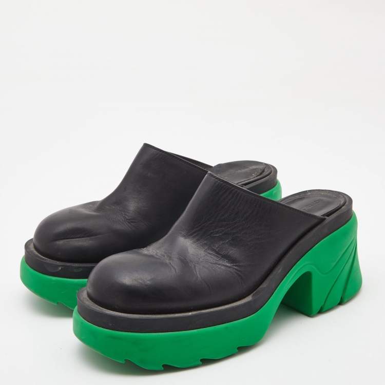 Pre Owned Bottega Veneta Black Leather Flash Mules Size 39