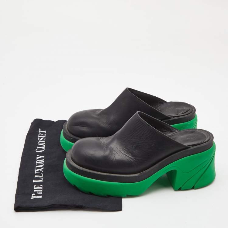 Pre Owned Bottega Veneta Black Leather Flash Mules Size 39