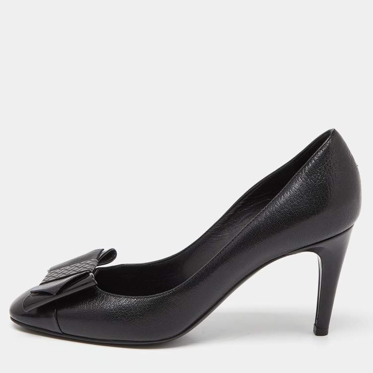 Pre Owned Bottega Veneta Black Leather and Patent Cap Toe Bow Pumps Size 38.5