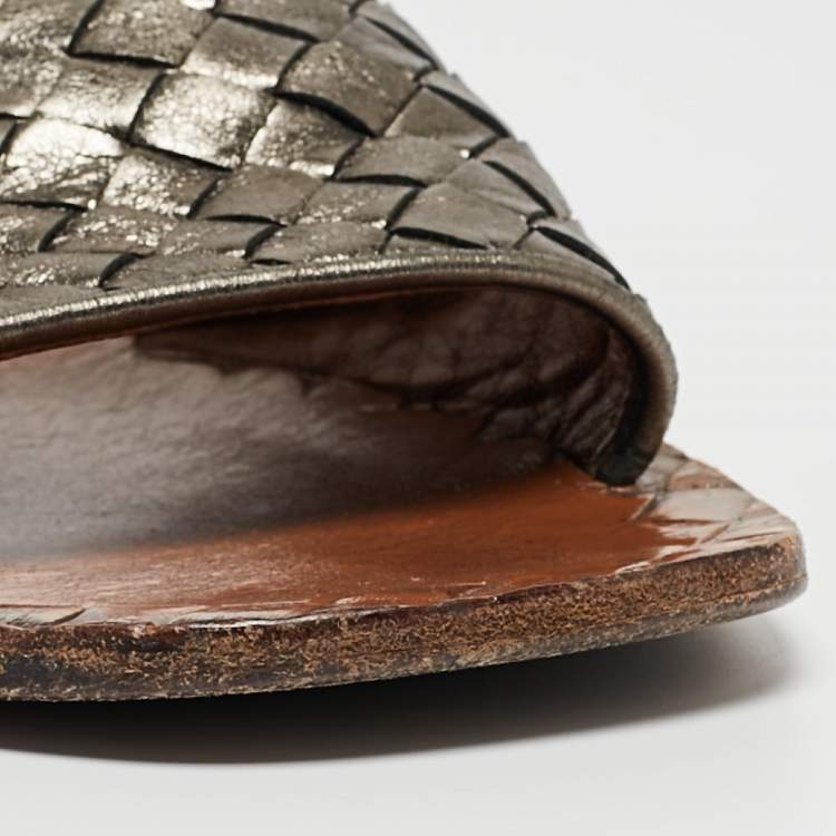 Pre Owned Bottega Veneta Metallic Grey Intrecciato Leather Flat Slides Size 38.5