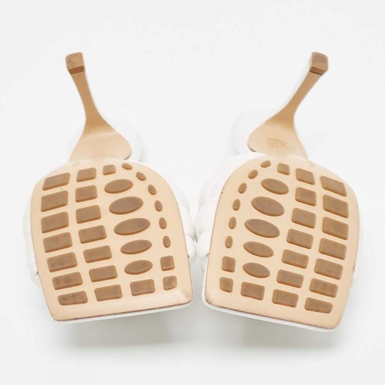 مملوكة مسبقًا Bottega Veneta White Quilted Leather Slide Sandals Size 37.5