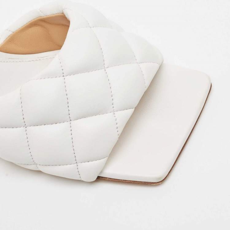 مملوكة مسبقًا Bottega Veneta White Quilted Leather Slide Sandals Size 37.5