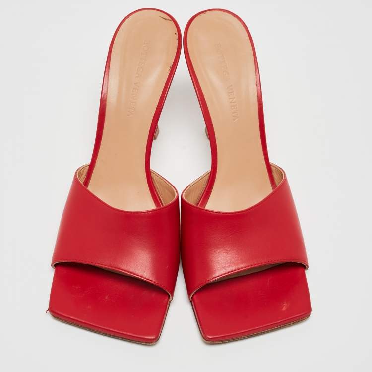Pre Owned Bottega Veneta Red Leather Strech Mules Size 39.5