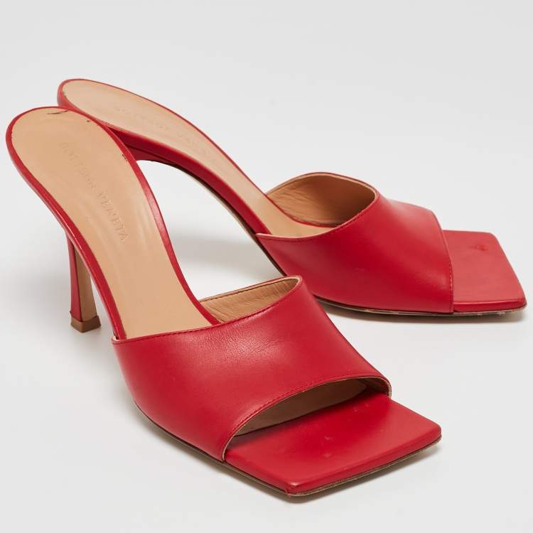 Pre Owned Bottega Veneta Red Leather Strech Mules Size 39.5