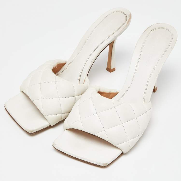 Pre Owned Bottega Veneta White Quilted Leather Lido Slide Sandals Size 39