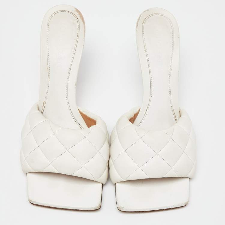 Pre Owned Bottega Veneta White Quilted Leather Lido Slide Sandals Size 39
