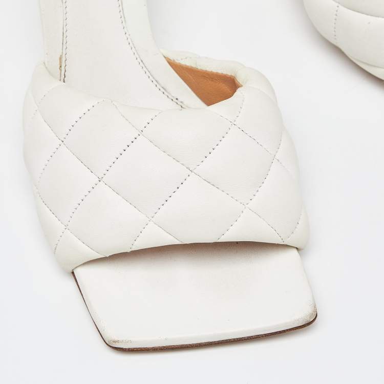 Pre Owned Bottega Veneta White Quilted Leather Lido Slide Sandals Size 39