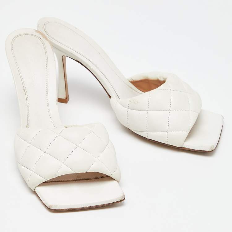 Pre Owned Bottega Veneta White Quilted Leather Lido Slide Sandals Size 39