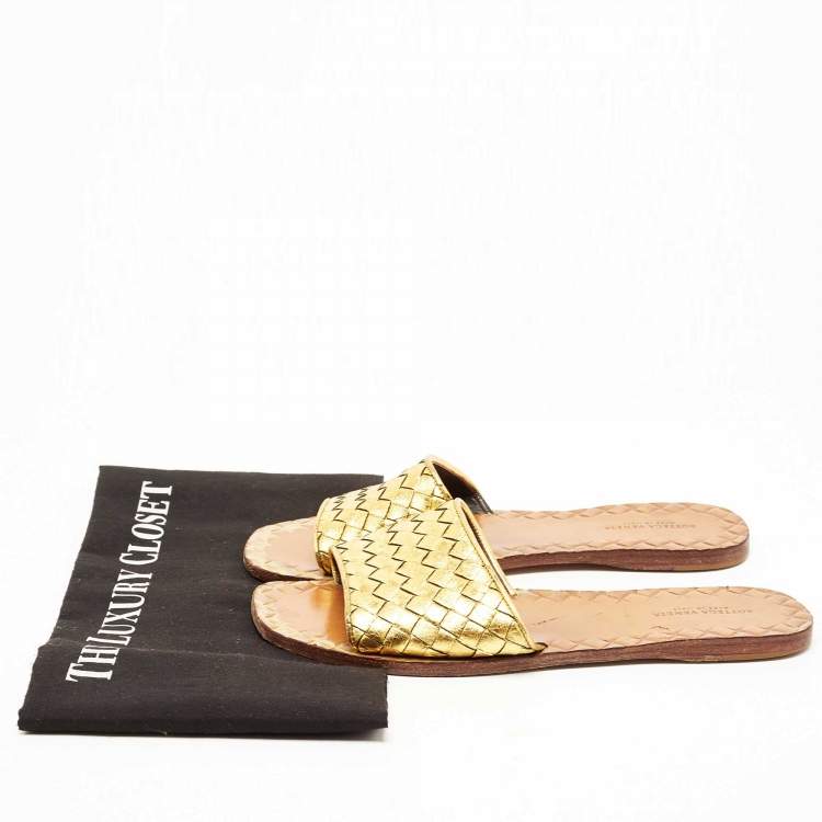 مملوكة مسبقًا Bottega Veneta Metallic Gold Intrecciato Leather Flat Slides Size 37.5