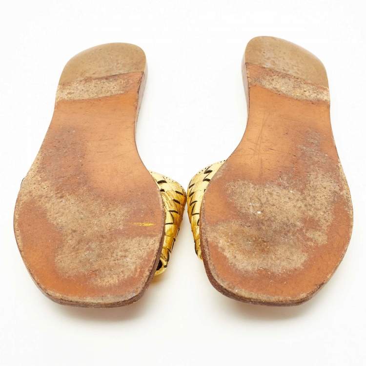 مملوكة مسبقًا Bottega Veneta Metallic Gold Intrecciato Leather Flat Slides Size 37.5