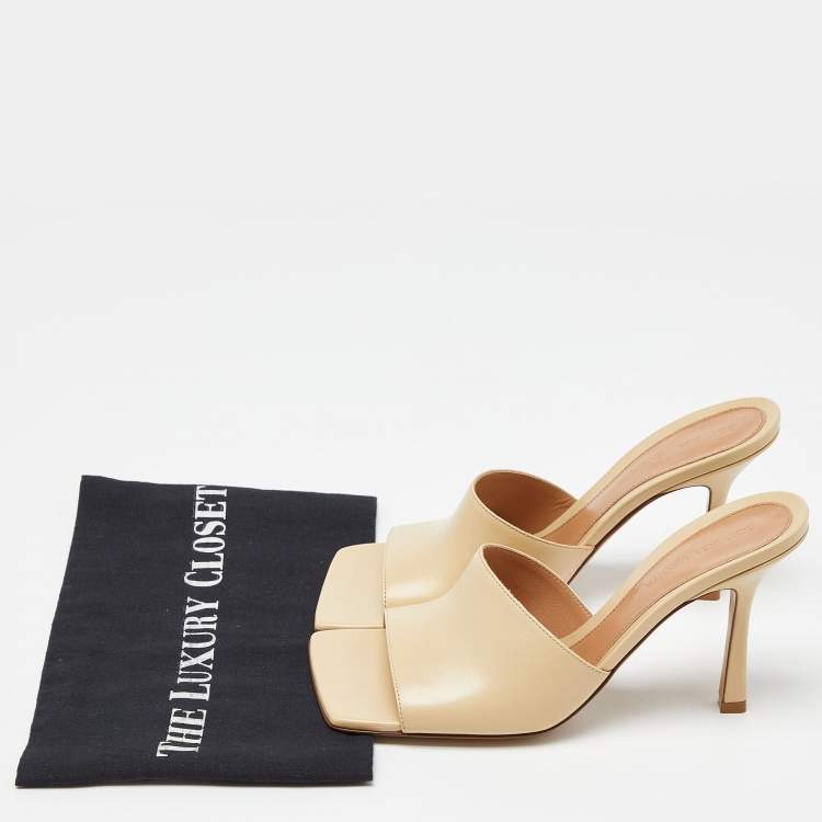 Pre Owned Bottega Veneta Beige Leather Stretch Slide Mules Size 38