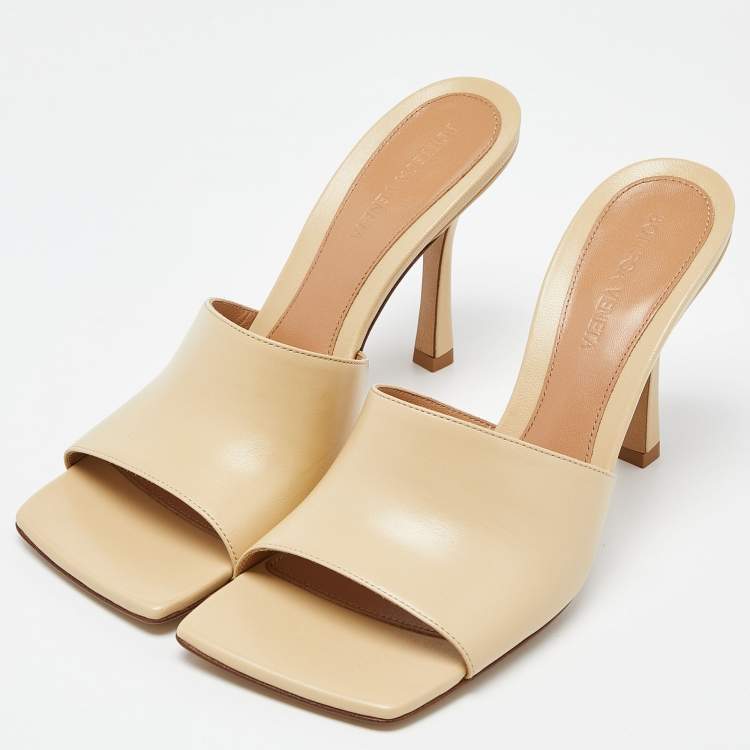 Pre Owned Bottega Veneta Beige Leather Stretch Slide Mules Size 38