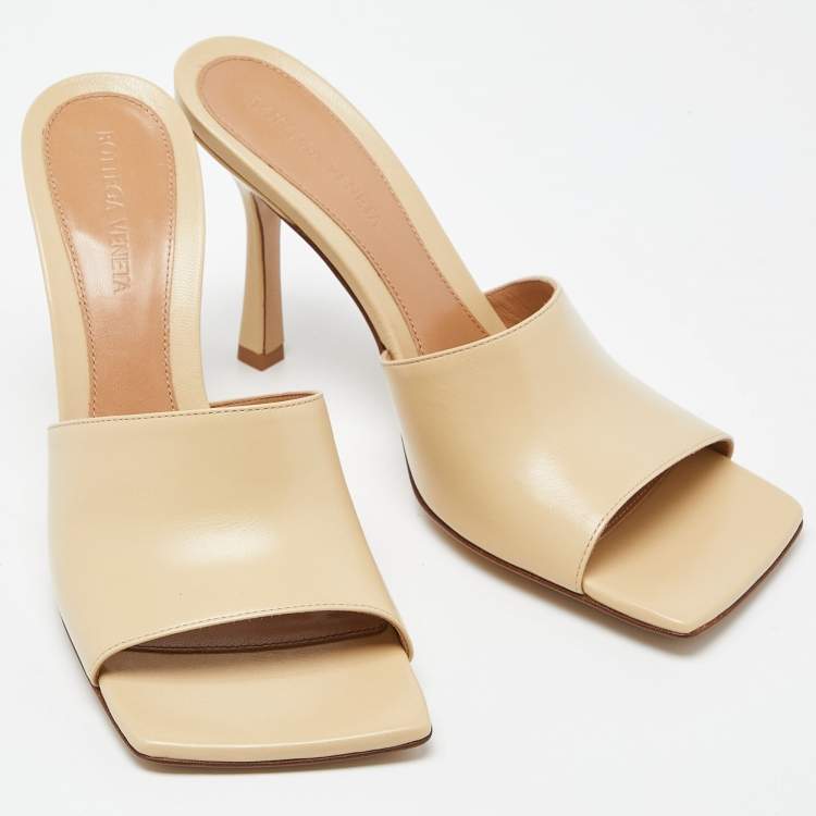 Pre Owned Bottega Veneta Beige Leather Stretch Slide Mules Size 38