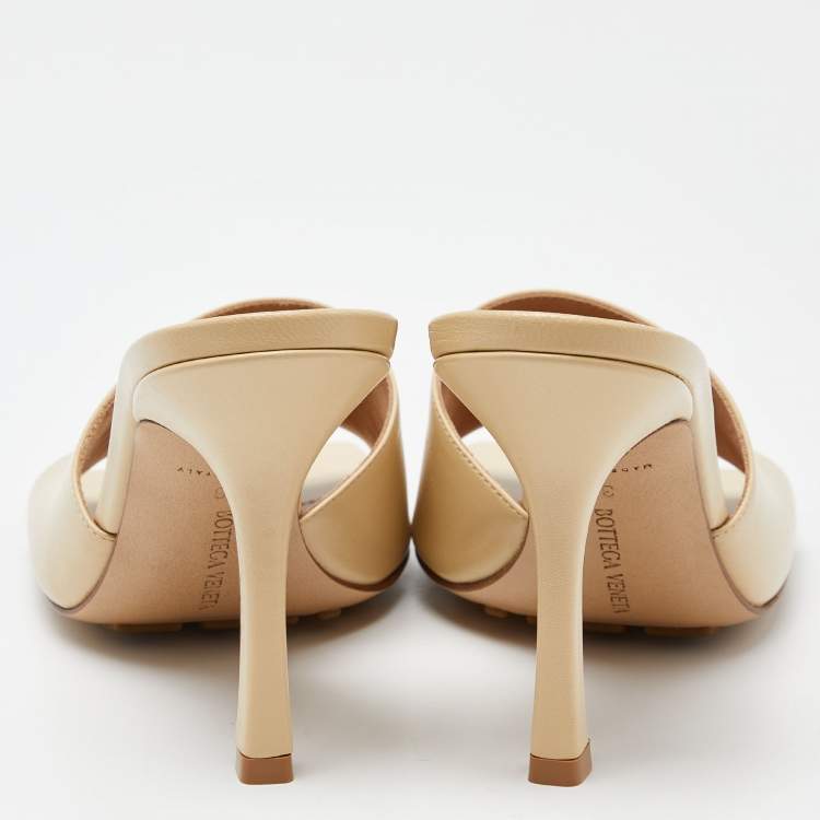 Pre Owned Bottega Veneta Beige Leather Stretch Slide Mules Size 38