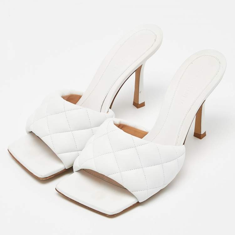 Pre Owned Bottega Veneta White Quilted Leather Lido Slide Sandals Size 38