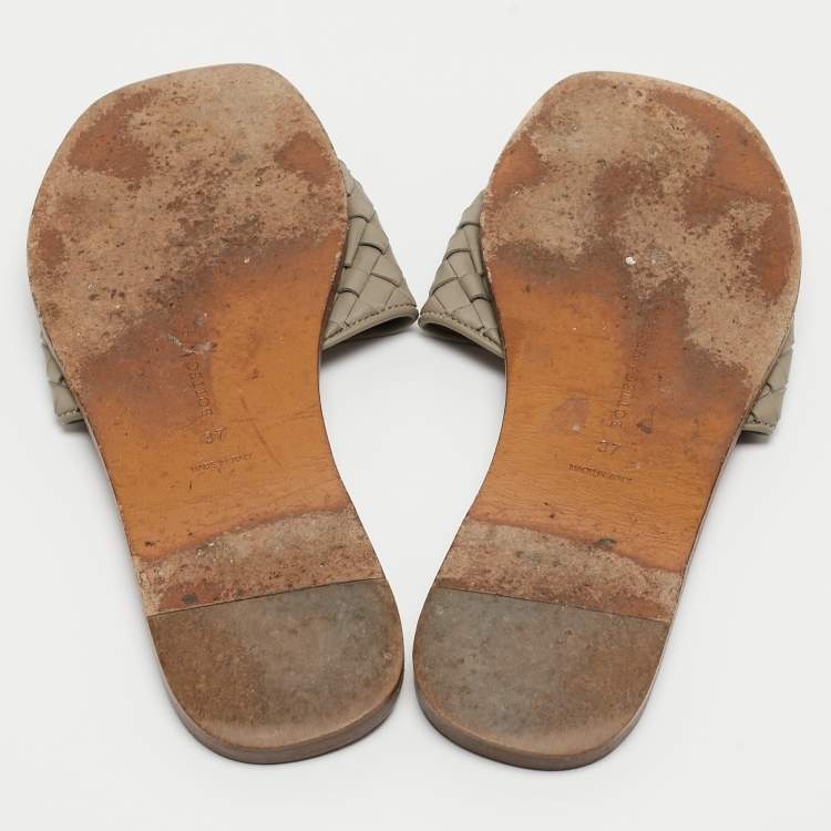 مملوكة مسبقًا Bottega Veneta Grey Intrecciato Leather Flat Slides Size 37