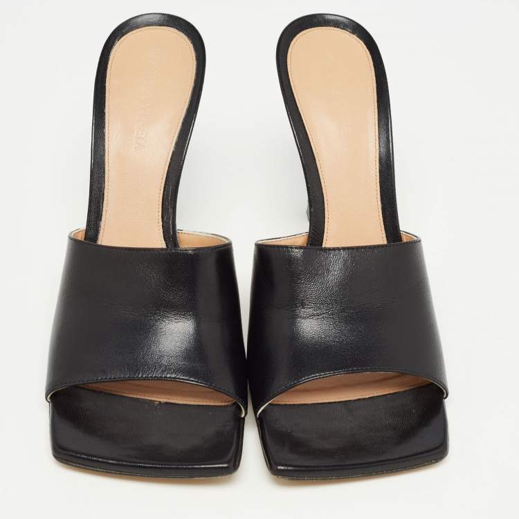 مملوكة مسبقًا Bottega Veneta Black Leather Stretch Slide Sandals Size 39.5