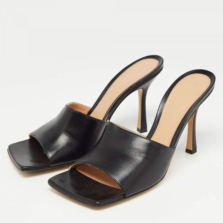 مملوكة مسبقًا Bottega Veneta Black Leather Stretch Slide Sandals Size 39.5