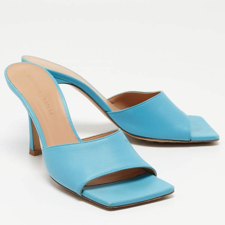مملوكة مسبقًا Bottega Veneta Blue Leather Stretch Open Toe Slide Sandals Size 37