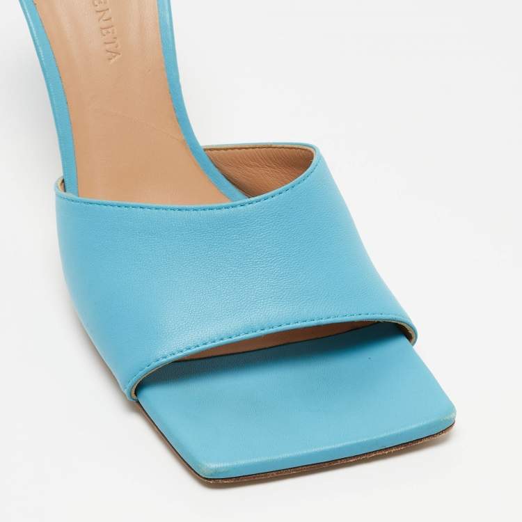 مملوكة مسبقًا Bottega Veneta Blue Leather Stretch Open Toe Slide Sandals Size 37