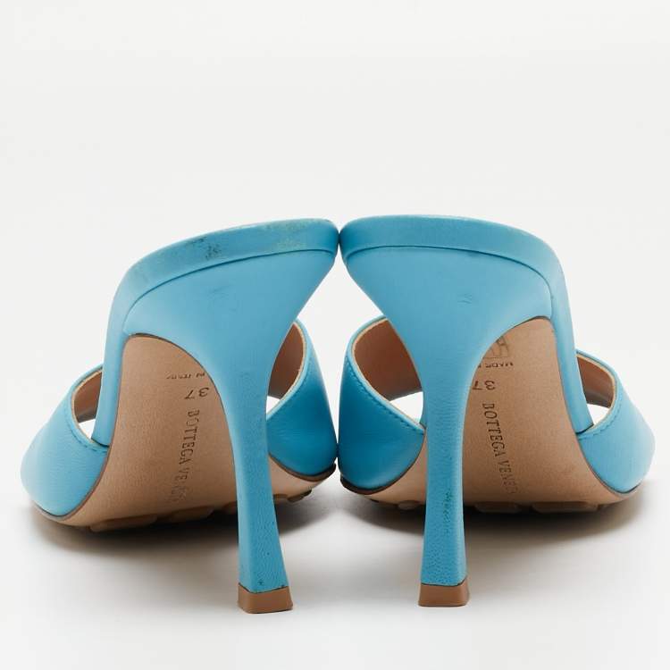 مملوكة مسبقًا Bottega Veneta Blue Leather Stretch Open Toe Slide Sandals Size 37