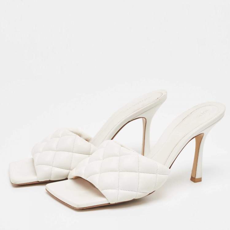مملوكة مسبقًا Bottega Veneta White Intrecciato Leather Lido Slide Sandals Size 38 