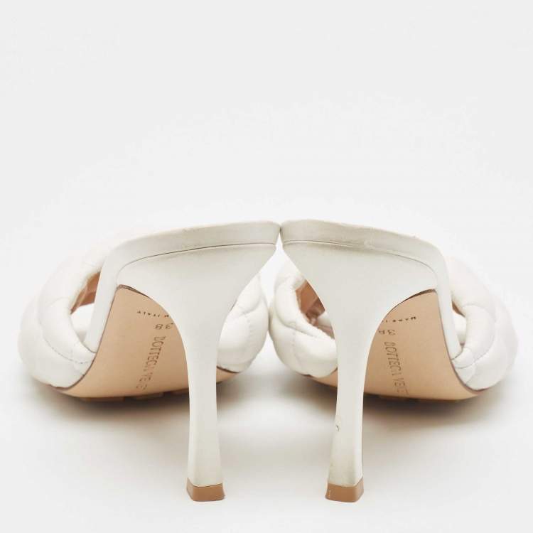 مملوكة مسبقًا Bottega Veneta White Intrecciato Leather Lido Slide Sandals Size 38 