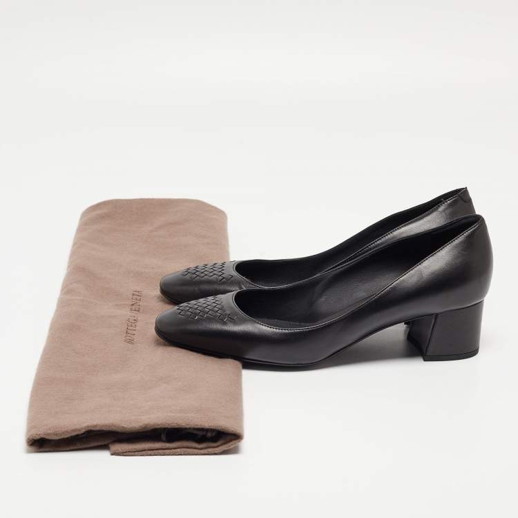 مملوكة مسبقًا Bottega Veneta Black Leather Block Heel Pumps Size 39