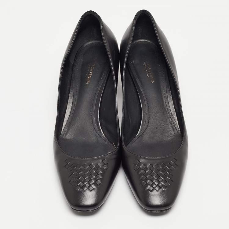مملوكة مسبقًا Bottega Veneta Black Leather Block Heel Pumps Size 39